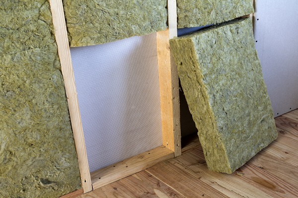 Isolamento termico in casa: soluzioni efficaci per ridurre i costi energetici